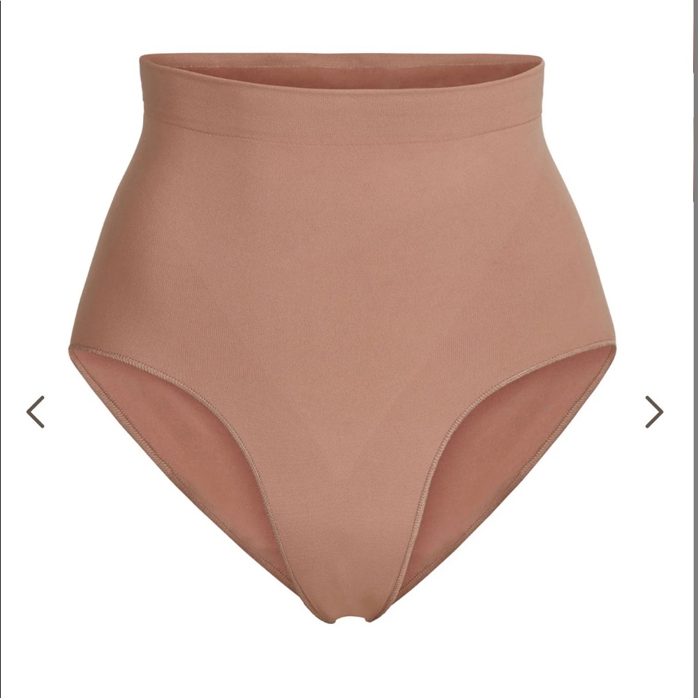 Lot of 2 sculpting briefs